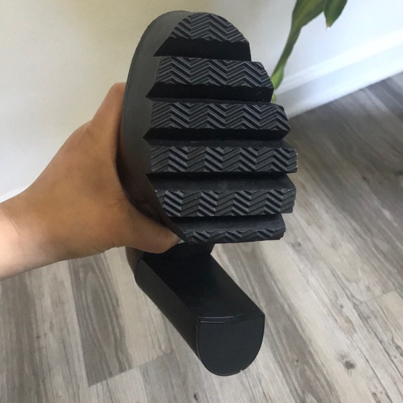 Booties 👢 - Picture 3 of 3